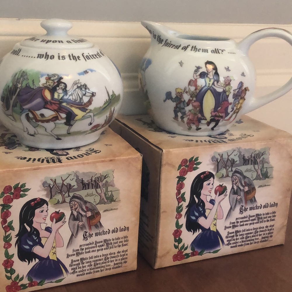Snow White Creamer and Sugar Set